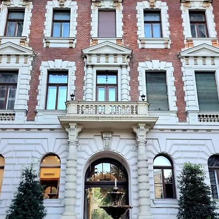 Andrassy Prestige With Rooftop Terrace *